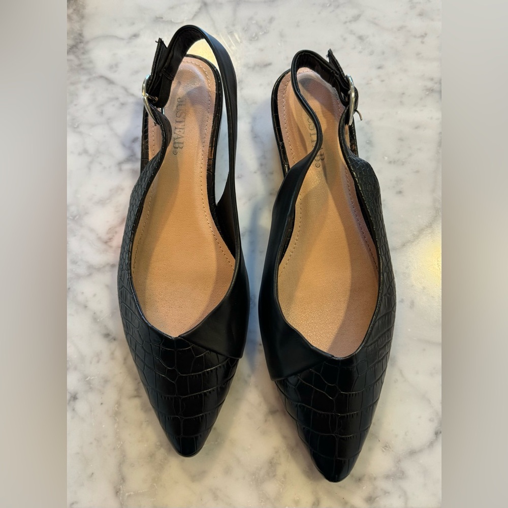 Only worn once women's black flats size 8.5